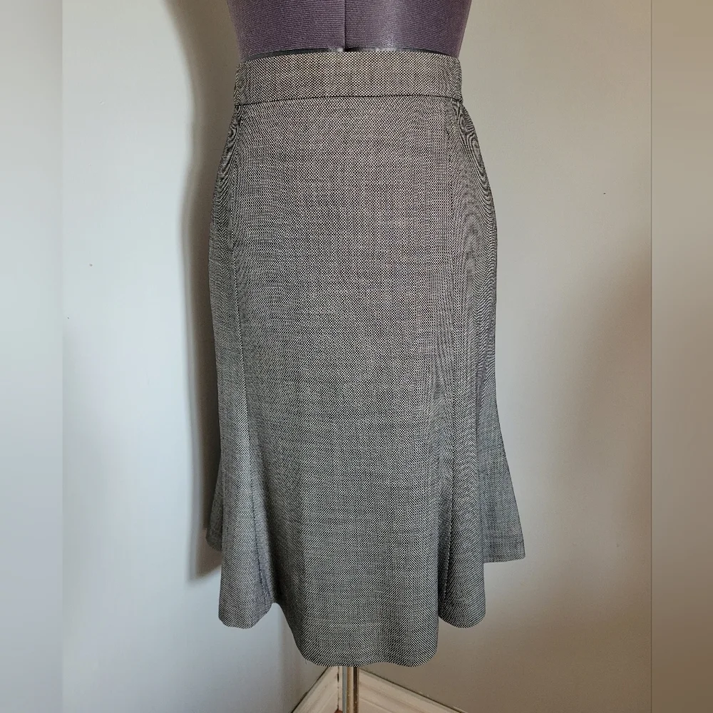 SZ6 Banana Republic Wool Gray Midi Skirt - Picture 8 of 8